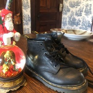 Dr. Marten 6 eye retro leather boots